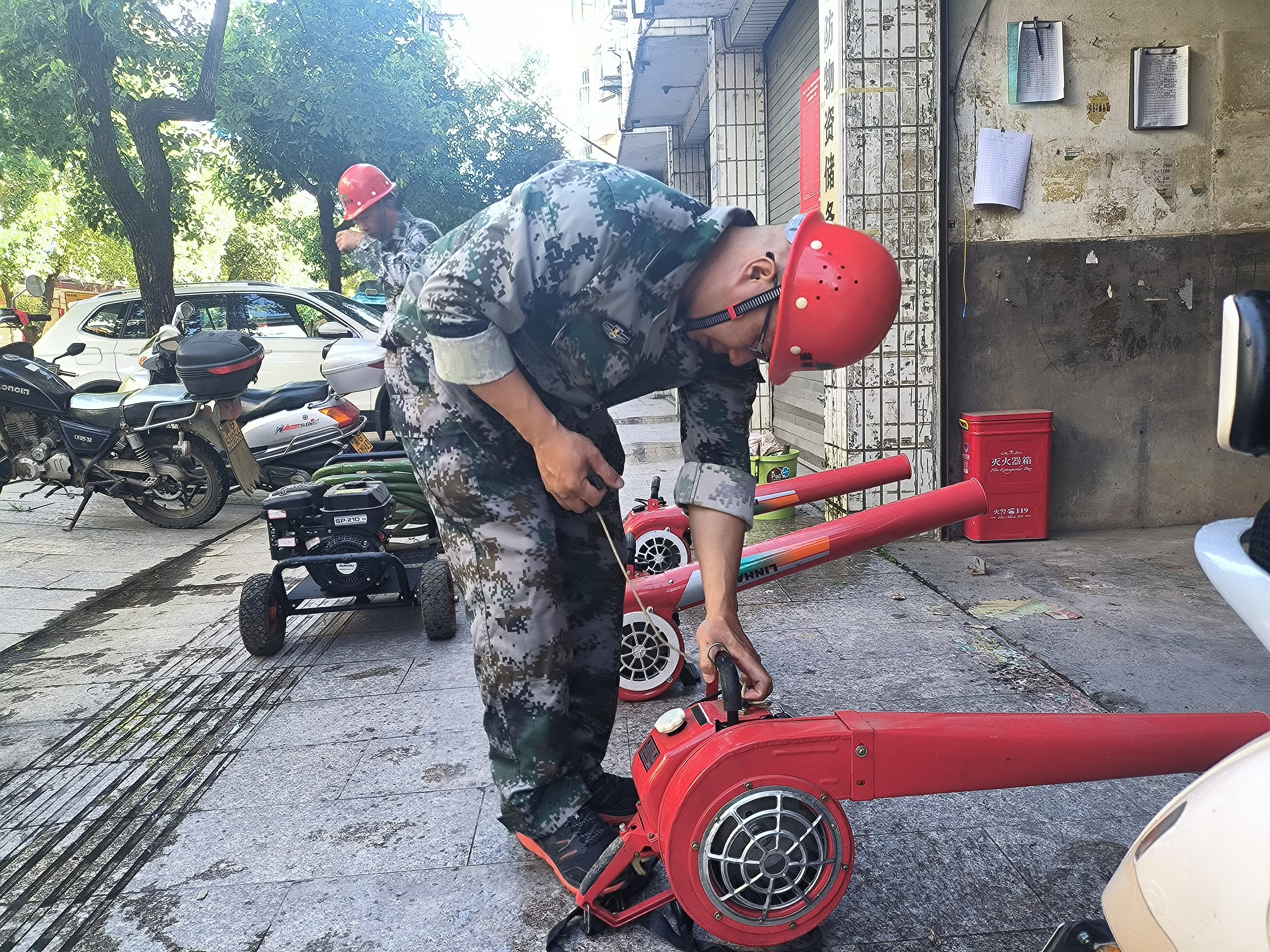 悠悠森林情，寸寸防火心